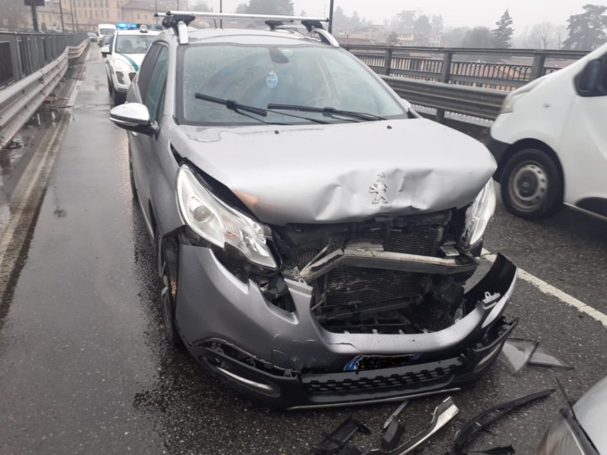 Trezzo: incidente sul ponte, Polizia Locale “a caccia” di una terza auto