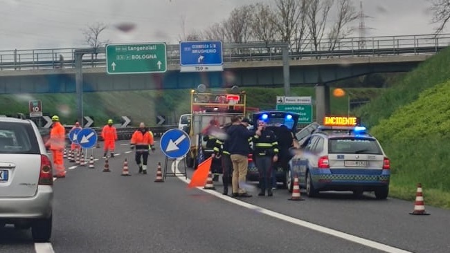 Grave incidente sulla tangenziale Est, traffico bloccato