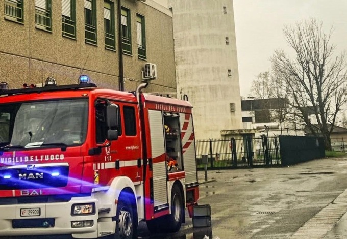 Incendio al nodo telecomunicazioni Tim a Cassina de’ Pecchi: denso fumo e centro evacuato