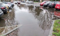 A Cernusco sul Naviglio parcheggi in via Buonarroti allagati