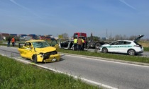 Tremendo schianto tra auto e Tir sulla provinciale a Truccazzano: morto un 61enne