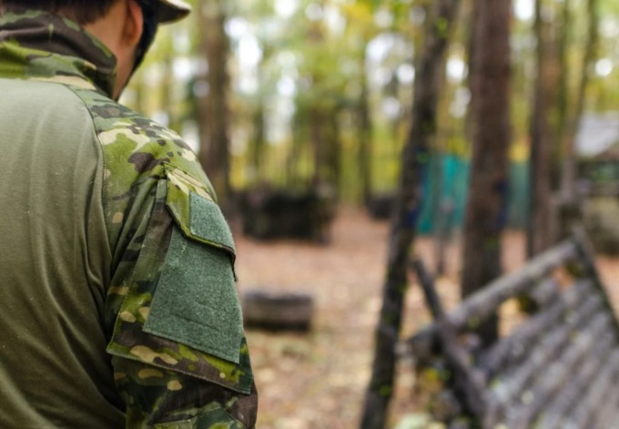 Abbigliamento e accessori camouflage: qualità e funzionalità su Militaria