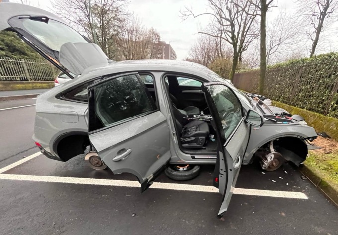 Suv dell’Audi smontato dai ladri: rimasta solo la carrozzeria