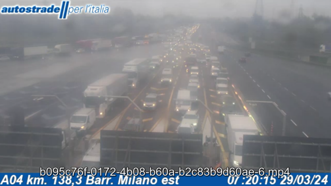 Incidente auto moto al casello: autostrada A4 bloccata