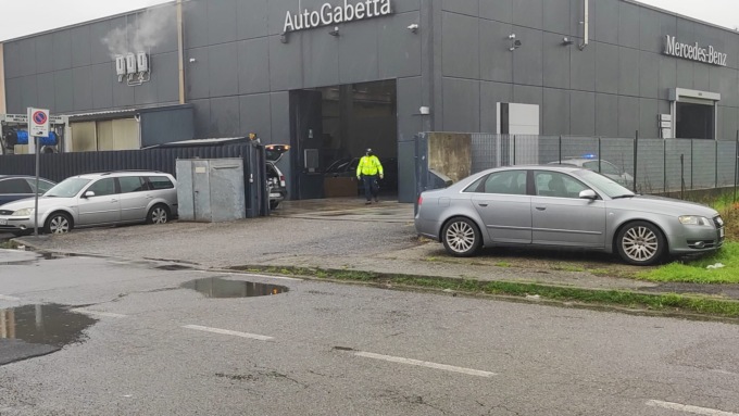 Grave infortunio in un’officina, 22enne colpito dalle fiamme da un serbatoio