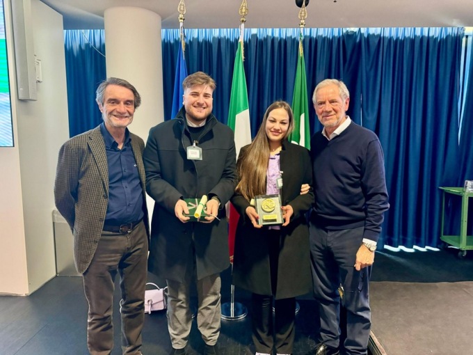 Malore sulla banchina della M2, premiati i due infermieri che hanno salvato la vita a un 30enne