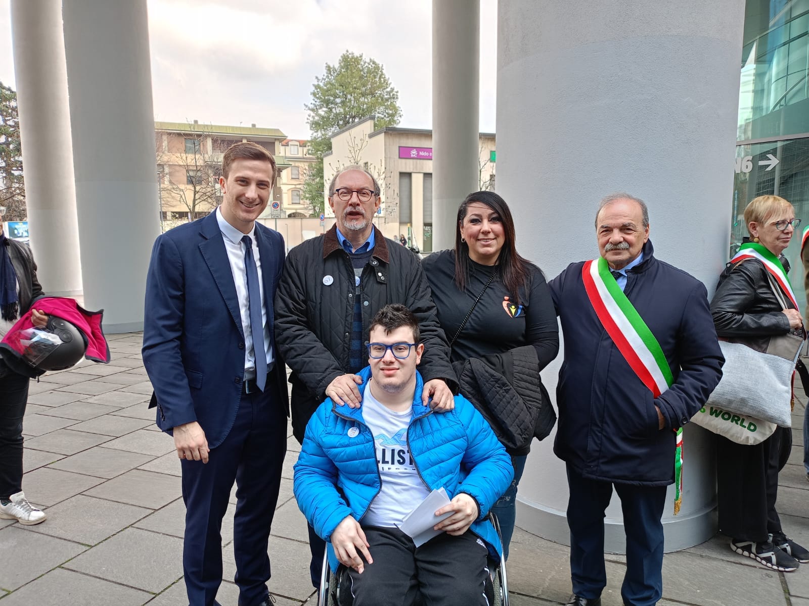 protesta tagli disabili regione cologno monzese 1