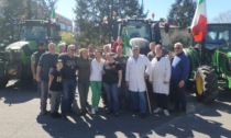 La protesta dei trattori irrompe alla Fiera delle Palme di Melzo: "I cittadini sono dalla nostra parte"