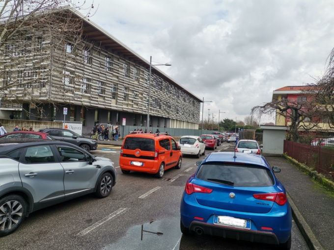 Intrappolati in casa dal traffico delle scuole e del centro sportivo di Cernusco sul Naviglio