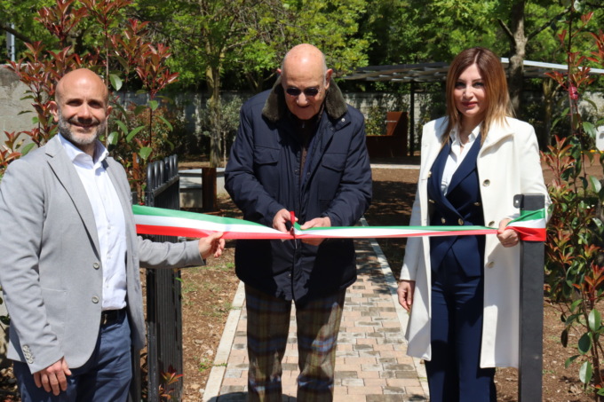 Uno spazio di memoria e di pace: inaugurato il Giardino dei Giusti della scuola di Vignate