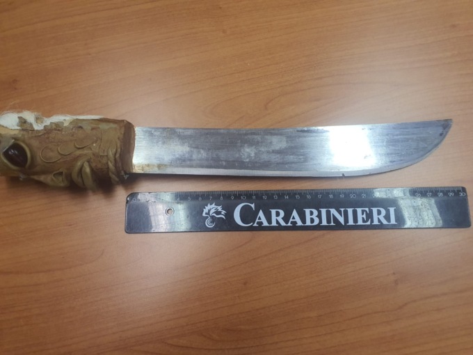 Minacciarono il barista con un machete, due fratelli denunciati dai Carabinieri di Cernusco sul Naviglio