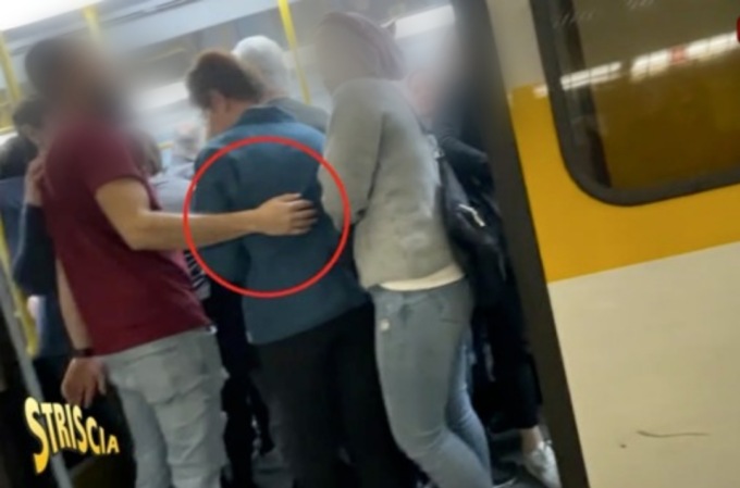 I Carabinieri di Pioltello portano in carcere le borseggiatrici della metropolitana