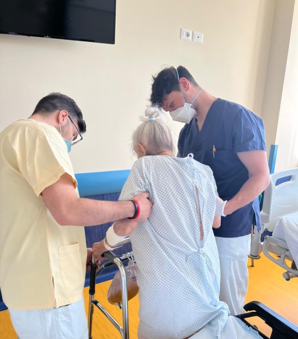Protesi all’anca, il recupero da record di Maria dopo l’operazione: 101 anni e non sentirli…