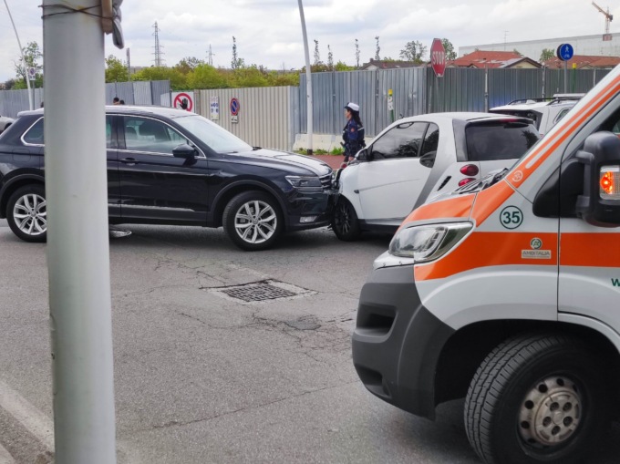 Scontro tra auto all’incrocio a Seggiano: due feriti