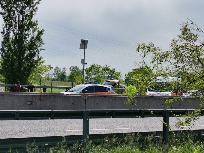 Grave incidente tra furgone e moto sulla Cassanese: un ferito e traffico in tilt