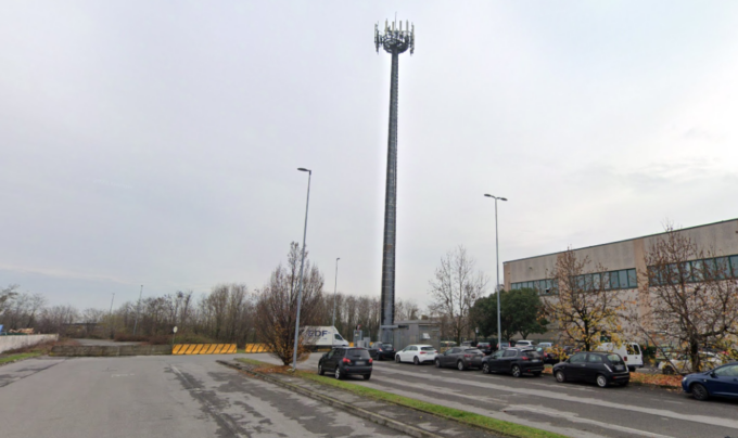 Il piccolo Comune che vince contro la grande azienda: antenna per la telefonia sfrattata per morosità