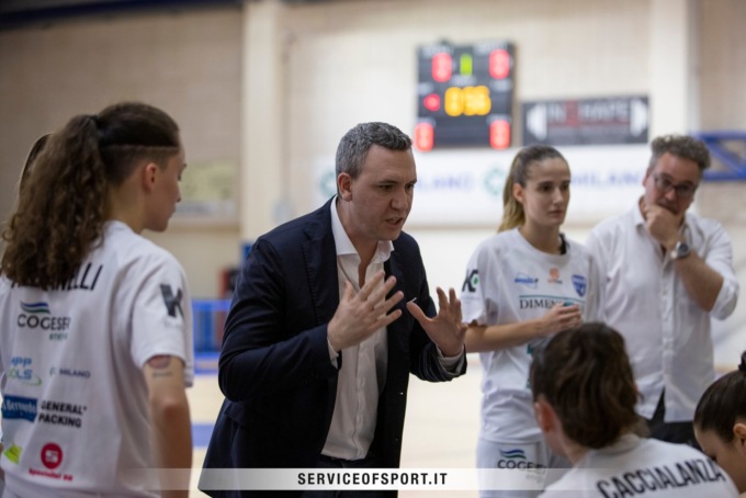 L’allenatore del Basket Carugate fa un passo indietro: squadra al vice