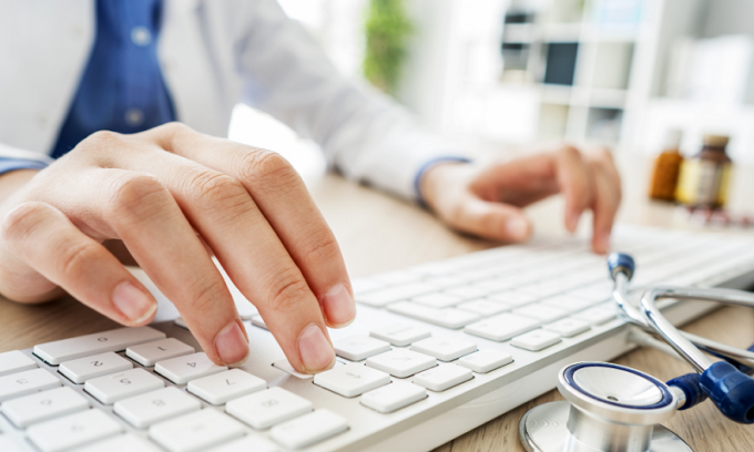 Fascicolo sanitario, in Lombardia si può scegliere se continuare a ricevere le ricette elettroniche via mail o sms