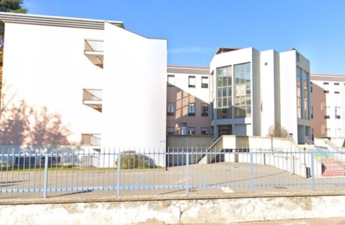 Preside minacciata di morte, docente presa per i capelli da un genitore
