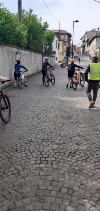 Trezzo, piazza del Castello vietata alla bici: per ora sensibilizzazione, poi arriveranno le sanzioni