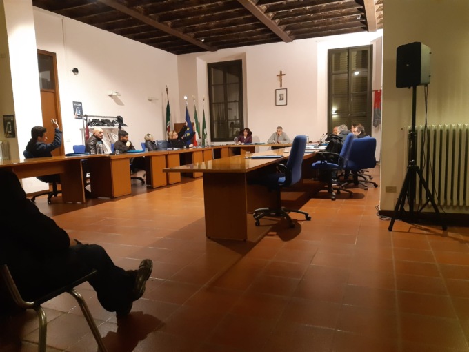 Vaprio d’Adda: (quel che resta) della maggioranza di centrodestra salvata in aula dall’opposizione di centrosinistra