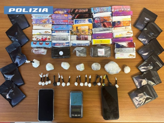Una garage davvero “stupefacente”, dentro nascondeva 2 chili di droga: arrestato