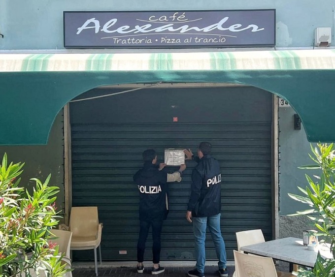 Il gestore del locale “serviva” droga: licenza sospesa al “Bar Alexander” di Peschiera Borromeo