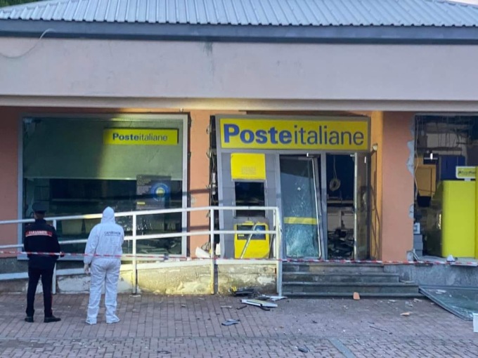 Esplosione ufficio postale Brugherio gas Carabinieri