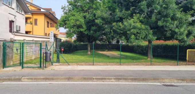Riqualificata l’area cani a Bellinzago, il sindaco Avola: “Migliorie concordate con i cittadini”