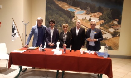 Sala gremita per il confronto tra i candidati sindaco a Trezzo