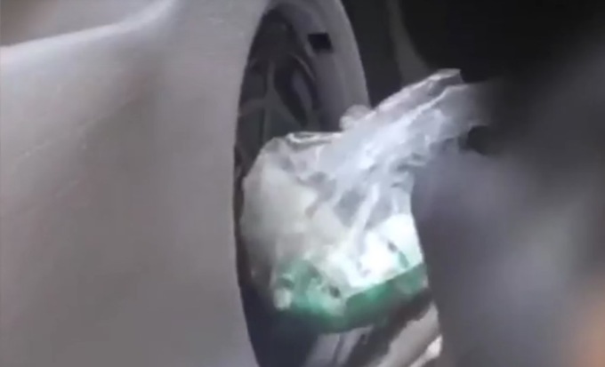 Polizia, il video della droga nascosta nell’altoparlante dell’auto: arrestato 58enne