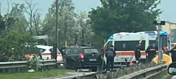 Scontro tra un’auto e una moto a Cassina de’ Pecchi, automedica e ambulanza sul posto