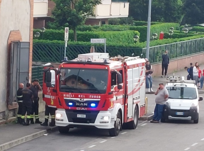 Fumo dalla cabina Enel di via Pisa: blackout in mezza Pioltello