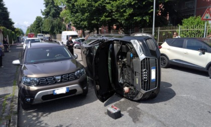 Incidente a Cassina de Pecchi, auto si ribalta. Vigili del fuoco sul posto