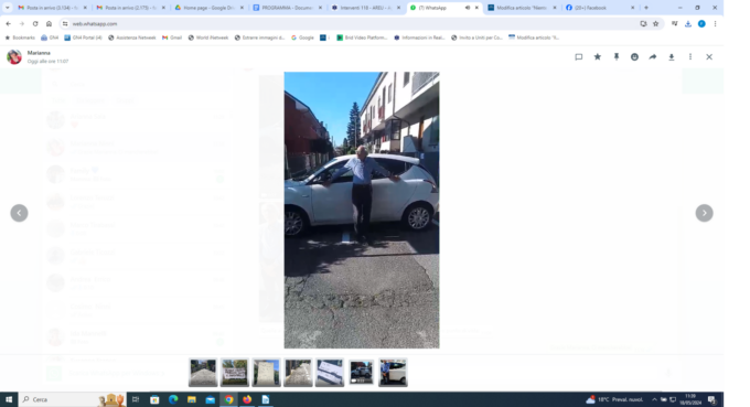 Niente parcheggi e multe, residente si incatena e blocca la strada