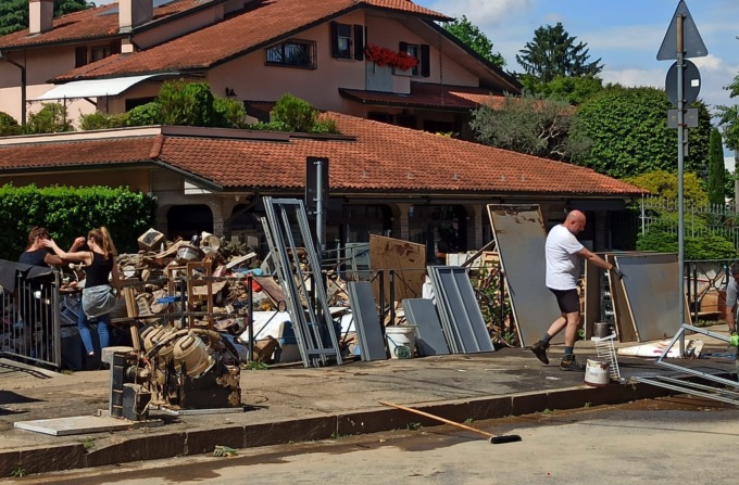 Post alluvione, il prefetto visita Gessate e Bellinzago: dalla gestione dei rifiuti al rischio sciacallaggio