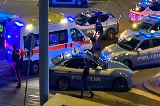 Lancia pietre in stazione (ferendo una donna), resiste al taser e poi accoltella gravemente un poliziotto