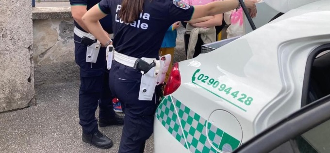 Vaprio, bimba sola in strada: salvata dalla Polizia Locale