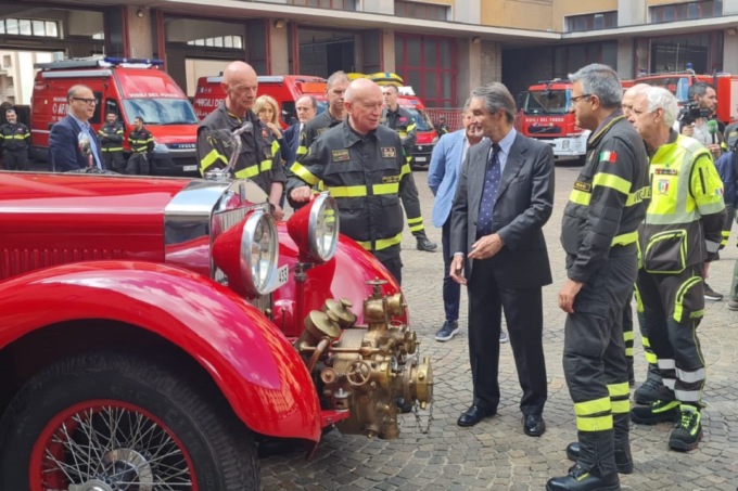 Vigili del fuoco di Milano, la visita del presidente Fontana: “Oltre 300 interventi a Gessate e Bellinzago per l’alluvione”