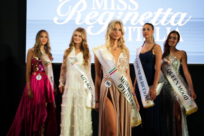 A Pioltello bellezze in passerella… anzi a bordo piscina