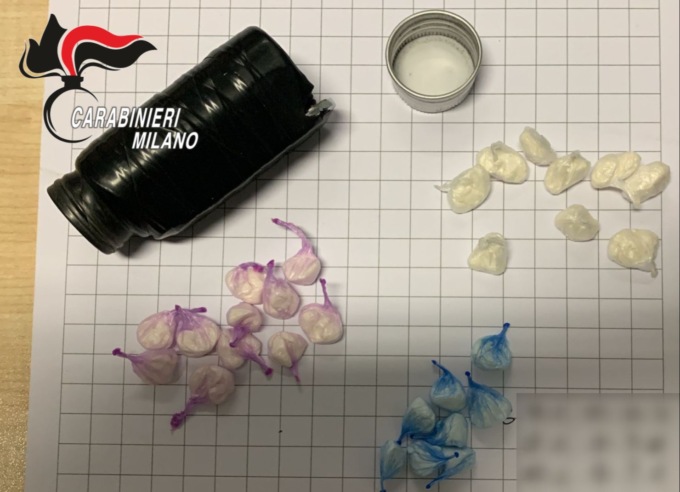 Cologno Monzese, droga nascosta grazie a una calamita sotto l’auto