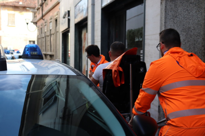 Lite per un posteggio tra vicini degenera e finisce a coltellate