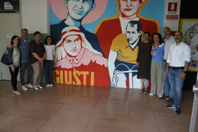 Ultimo giorno di scuola a Vignate: inaugurati i murales dedicati ai Giusti