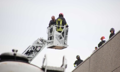 Incendio a Pioltello, Vigili del fuoco in azione