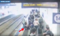 Borseggiatori in metropolitana: il video del 26enne "manolesta" fermato dalla Polizia