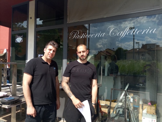 Gorgonzola, riaperto dopo l’incendio doloso il Diamond Cafè: “Siamo tornati, grazie a tutti”