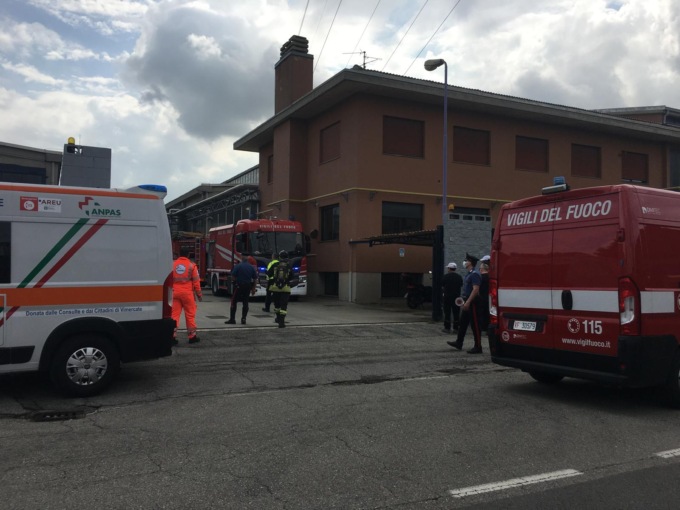 Prima l’esplosione, poi l’incendio nel capannone di un’azienda a Brugherio: un morto