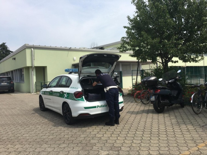 Tragedia sfiorata a Cologno, bimba rischia di annegare in piscina: secondo caso in due giorni nell’Adda Martesana