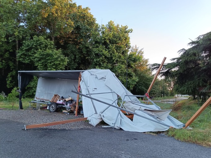 Maltempo sull’Adda Martesana: alberi caduti e cartelli pubblicitari finiti sulle strade