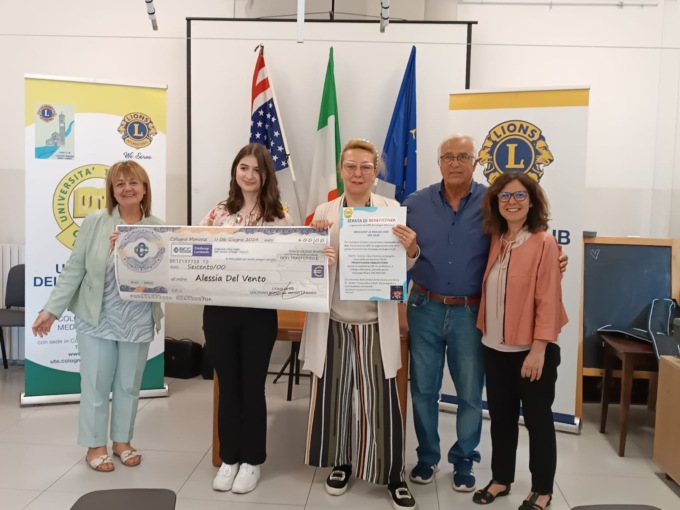 Lions e Ute di Cologno Monzese consegnano la borsa di studio dedicata a “Ema”